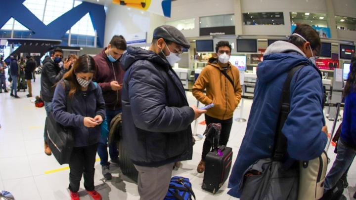 Mexicanos regresan de Ucrania, Aeropuerto