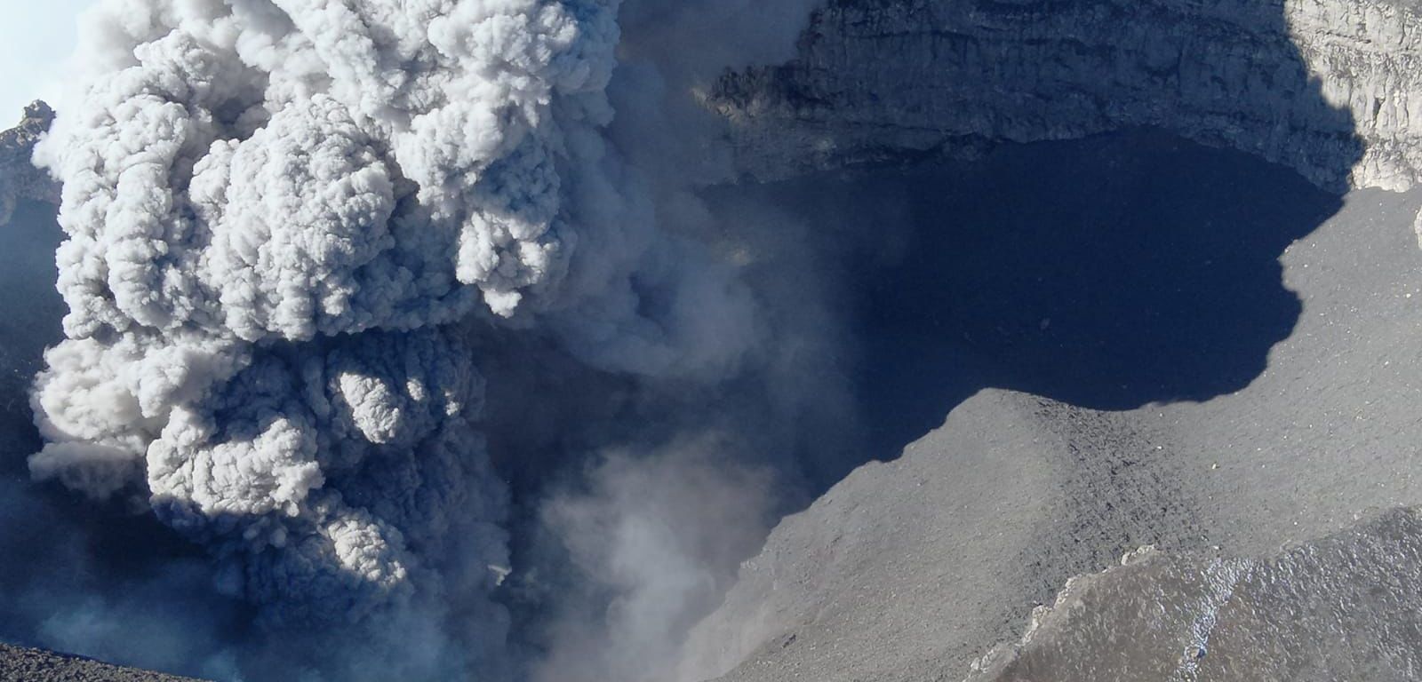 Cráter del volcán Popocatépetl